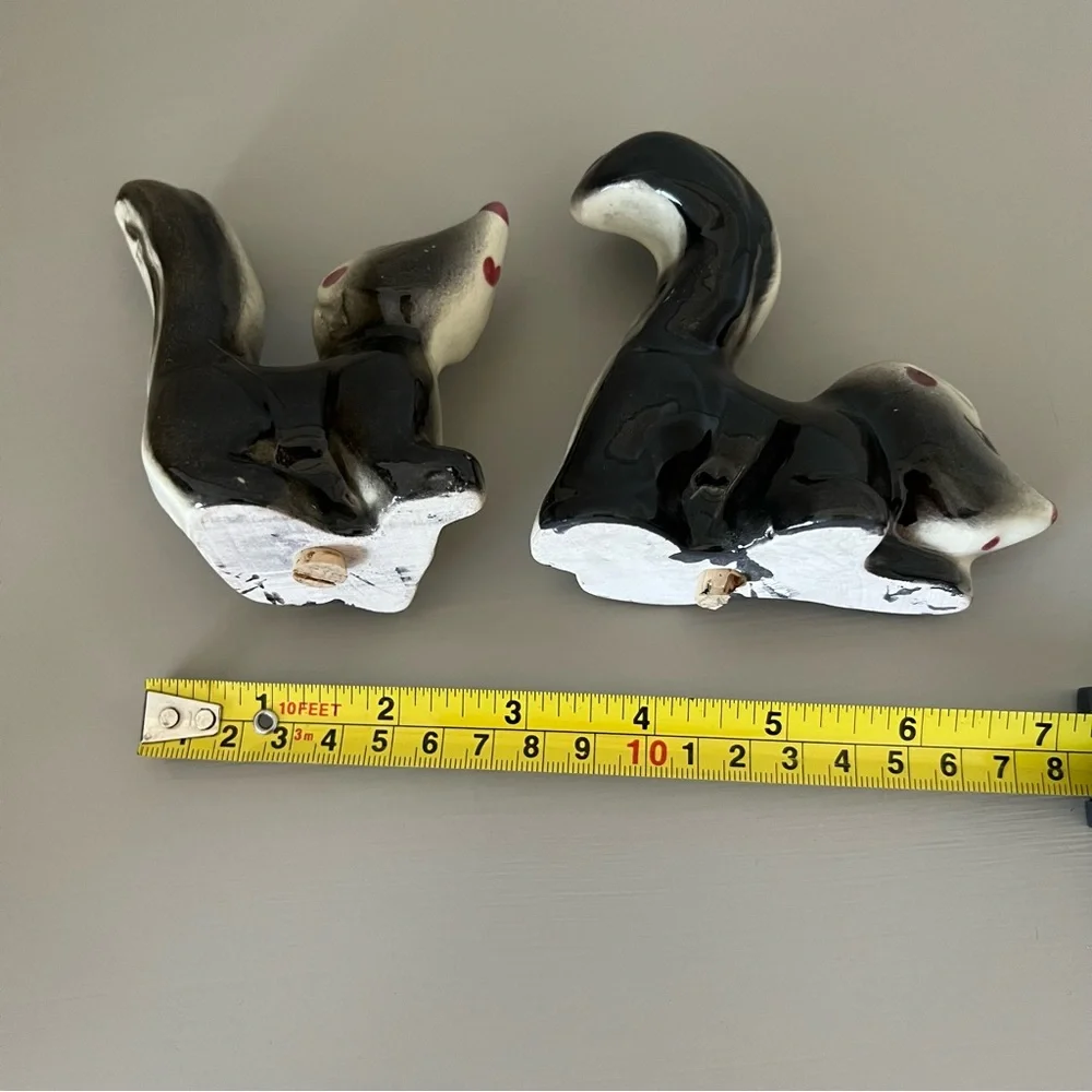 Vintage pair of salt and pepper shaker skunks from Long Beach California